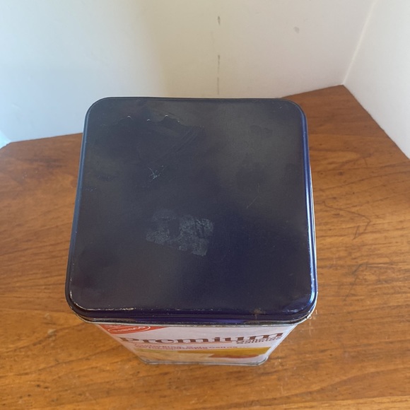 1985 Nabisco Brands Premium Saltine Crackers 16 OZ/454 grams 9 1/2” tall tin - Picture 5 of 9